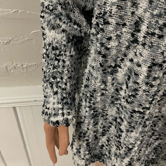 Maurice’s off shoulder sweater - Picture 2 of 6